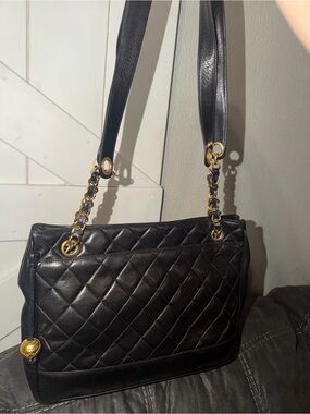 Classic Chanel vintage Quilted LAMBSKIN Black Leather Shoulder Bag